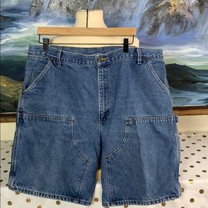 Carhartt cargo shorts size 42